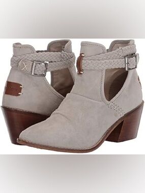 Musse & Cloud Braided Strap Cutout Ankle leather Booties in Light Gray